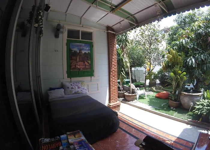 The Oasis Hostel (Adults Only)